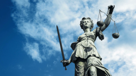 videoblocks-statue-of-lady-justice-with-clouds-passing_hdv465zmz_thumbnail-full01.png